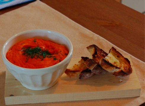 carrot-soup-with-garlic-toast