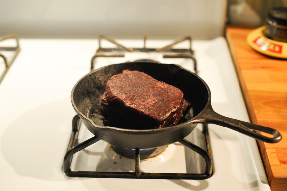 Searing beef in cast iron pan